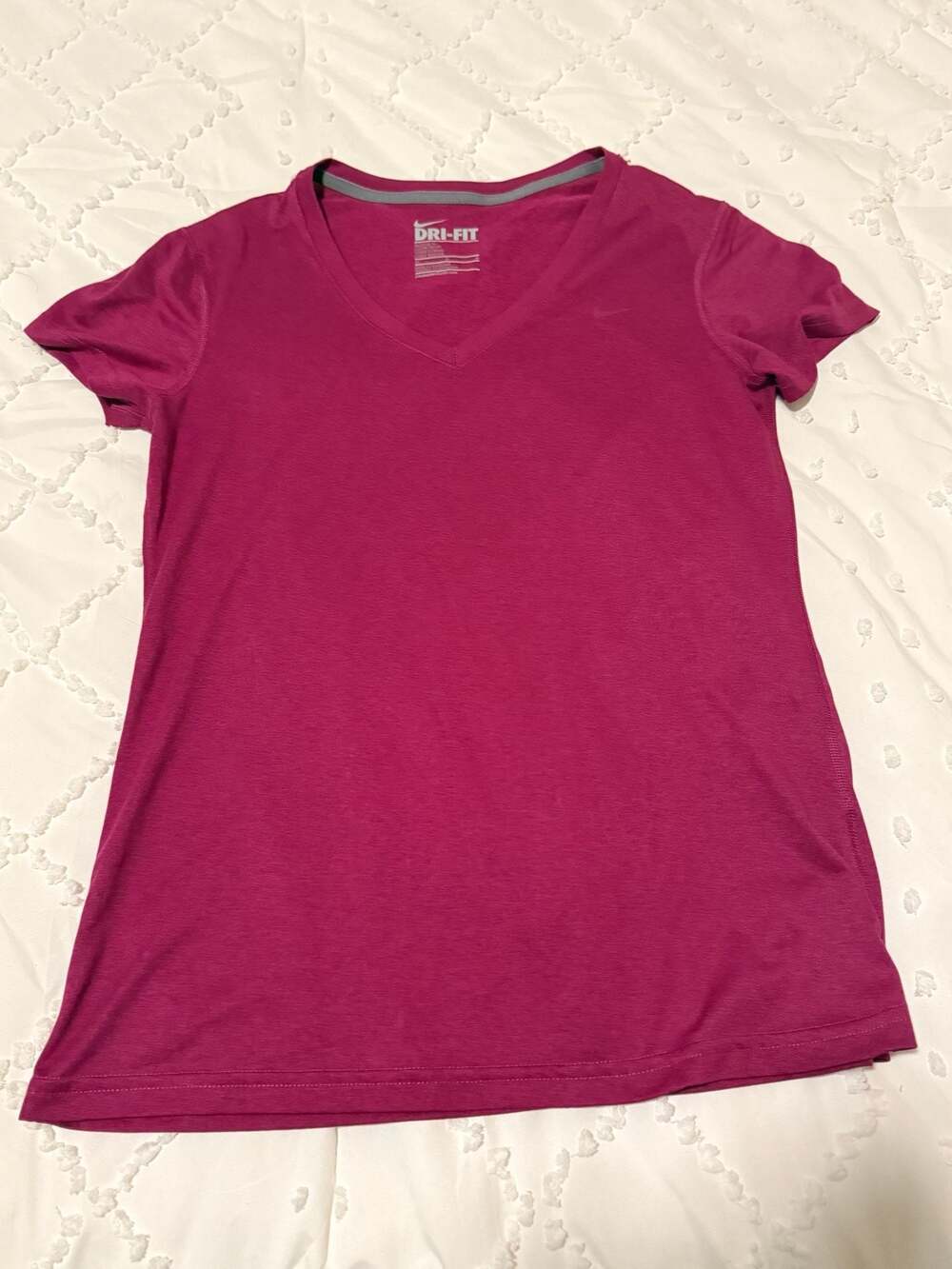 Nike Dri-FIT Women's V-Neck Athletic T-Shirt Magenta Size M